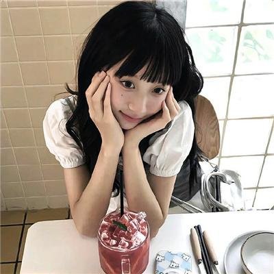 一位站立的人